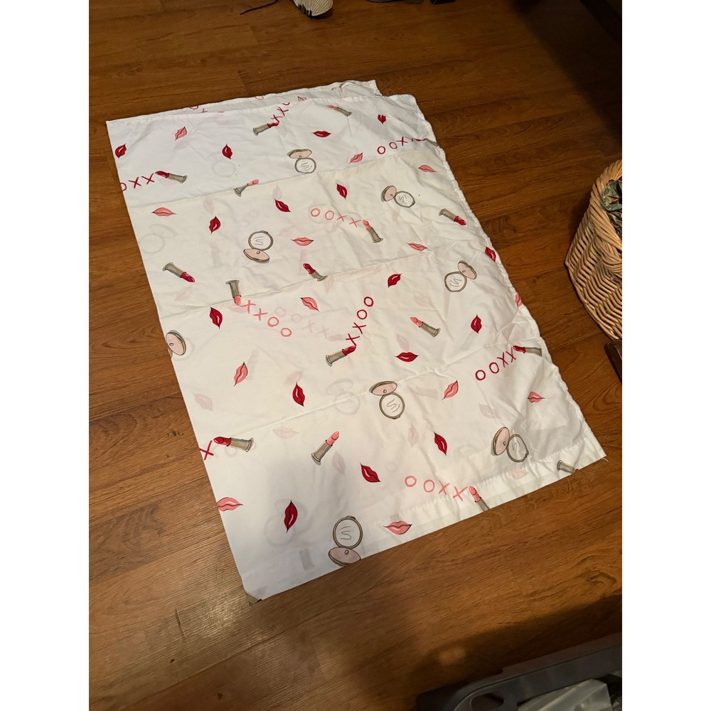 Novelty Makeup Print Window Curtain Panel Lipstick LipsXOXO White Pink Red 47x33